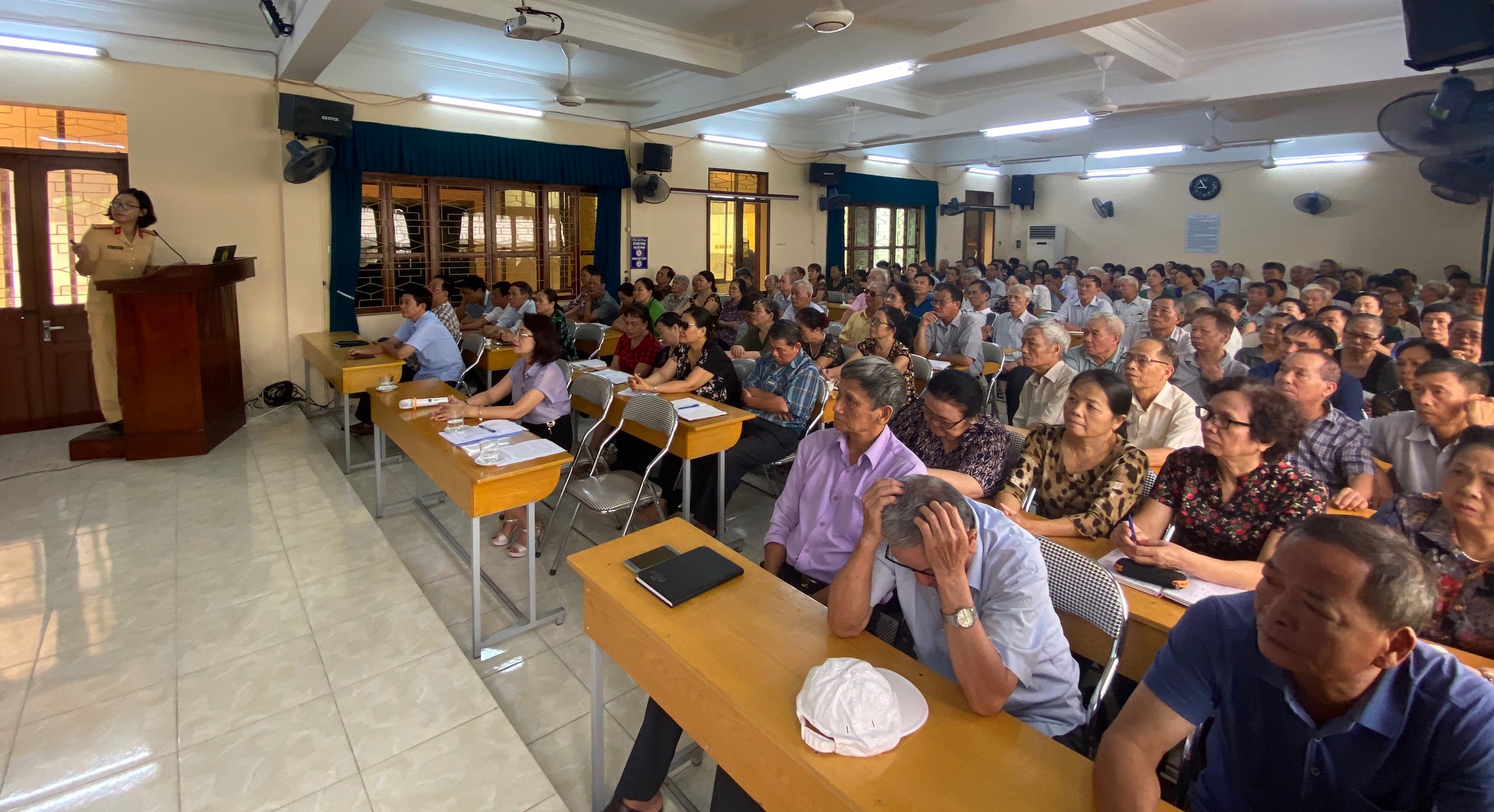 Tuyên truyền công tác đảm bảo trật tự An toàn giao thông với chủ đề  “Vận động toàn dân tham gia bảo đảm an toàn giao thông”